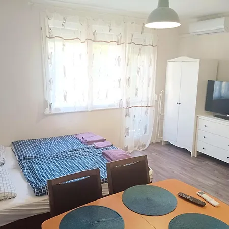 Sarahome3 Center Apartman *